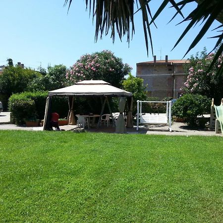 Apartamento Garden Basement - Seminterrato Max 4 Ospiti - Fiumicino Vicino Aeroporto E Fiera Exterior foto